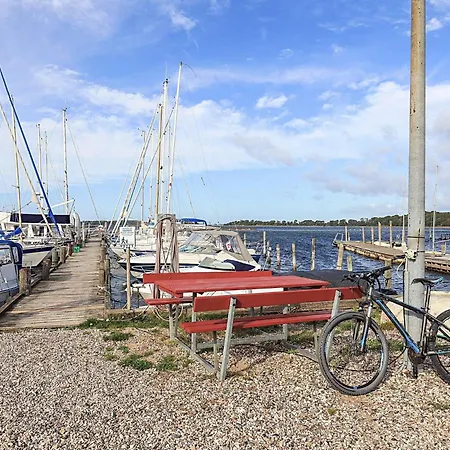 6 Person In * Rude (Sjaelland og Oerne)