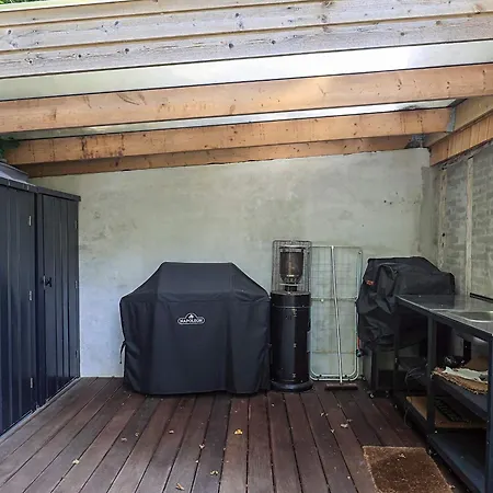 6 Person In Rude (Sjaelland og Oerne)